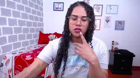 Snapshot of candyhot_sex chatting on 02.05.25 Karen online show from 02.05.25