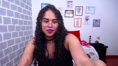 Snapshot of candyhot_sex chatting on 02.24.25 Karen online show from 02.24.25