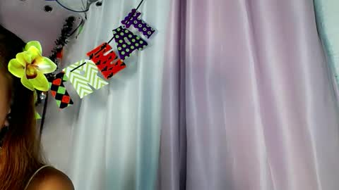 Snapshot of candylovergirl chatting on 10.28.25 leahlex 3 online show from 10.28.25