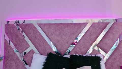 candyluxury_ online show from 04.01.26