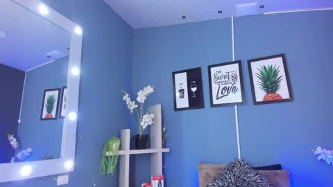 candyluxury_ online show from 04.10.26