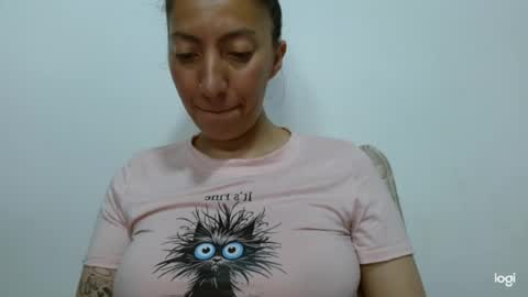 Snapshot of candymilfff chatting on 06.25.26 candymilfff online show from 06.25.26