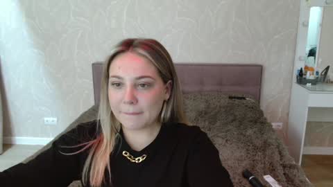 Snapshot of candymini chatting on 03.06.25 candymini online show from 03.06.25