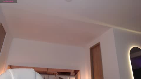 Shenoa Jimenez online show from 01.12.25