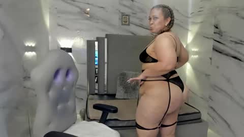 Snapshot of canndy_evanns chatting on 12.24.24 Canndy Evanns online show from 12.24.24