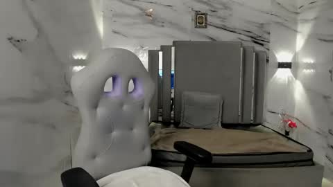 Snapshot of canndy_evanns chatting on 12.30.24 Canndy Evanns online show from 12.30.24