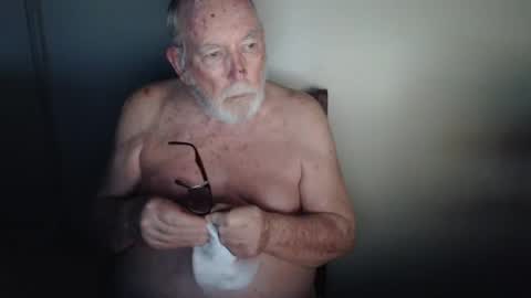 Snapshot of capt5105 chatting on 01.31.25 capt5105 online show from 01.31.25