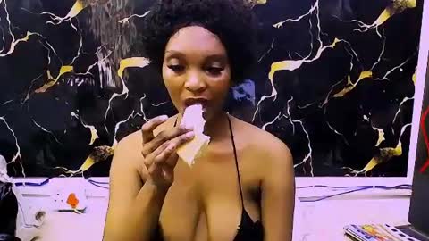 Snapshot of caramelminxx_ chatting on 06.12.26 caramelminxx_ online show from 06.12.26