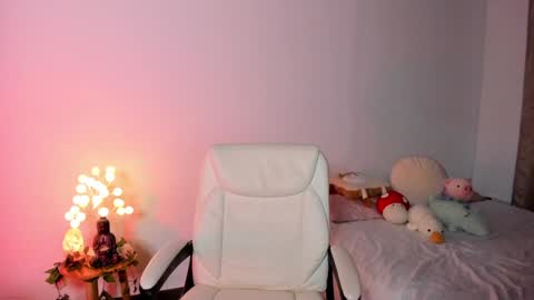 Snapshot of caramelo_xox chatting on 12.19.24 online show from 12.19.24