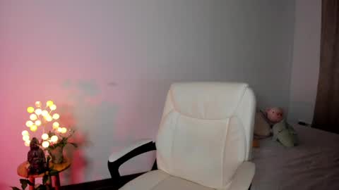 Snapshot of caramelo_xox chatting on 02.14.25 online show from 02.14.25