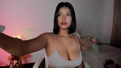 Snapshot of caramelo_xox chatting on 02.15.25 online show from 02.15.25
