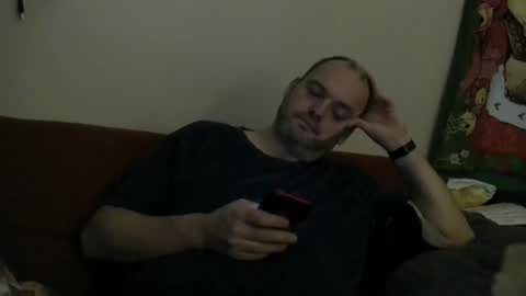 Snapshot of caressonnous chatting on 12.05.24 louis online show from 12.05.24