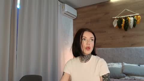 Snapshot of caressyourself chatting on 02.10.25 caressyourself online show from 02.10.25