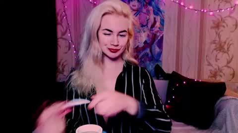 Snapshot of carinfox chatting on 06.15.26 Carin online show from 06.15.26
