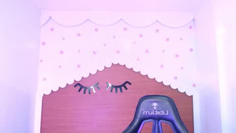 Snapshot of carlie_mayer chatting on 10.29.25 CARLYE online show from 10.29.25