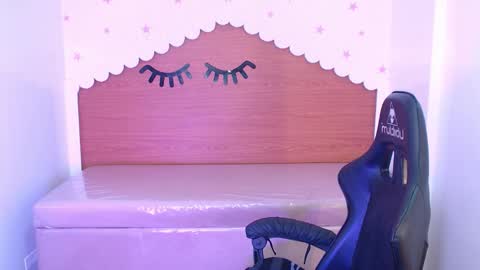 Snapshot of carlie_mayer chatting on 10.30.25 CARLYE online show from 10.30.25