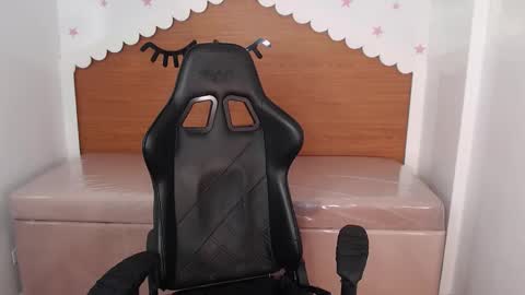 Snapshot of carlie_mayer chatting on 11.13.25 CARLYE online show from 11.13.25