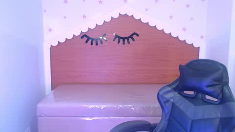 Snapshot of carlie_mayer chatting on 12.05.25 CARLYE online show from 12.05.25