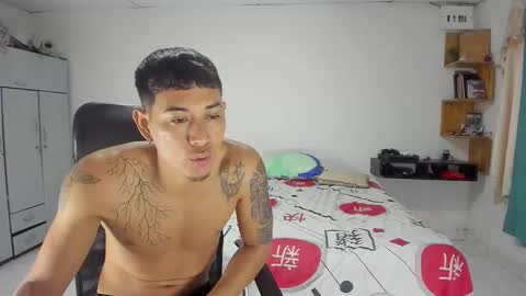 Snapshot of carlitosex09 chatting on 10.24.25 master online show from 10.24.25