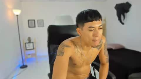 Snapshot of carlitosex09 chatting on 11.21.25 master online show from 11.21.25