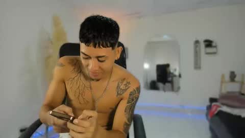 Snapshot of carlitosex09 chatting on 11.27.25 master online show from 11.27.25