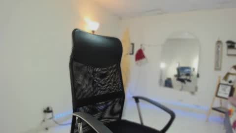 Snapshot of carlitosex09 chatting on 12.14.25 master online show from 12.14.25