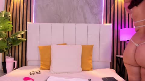 Carlotta Velour online show from 04.04.26