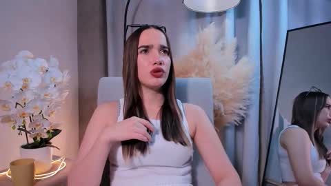 Snapshot of carlottamatlin chatting on 11.20.25 Leila online show from 11.20.25