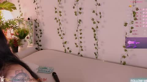 Snapshot of carlymilton chatting on 04.29.26 Carly online show from 04.29.26
