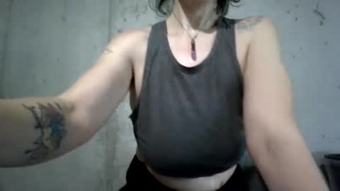 Snapshot of carlysmiles chatting on 12.27.24 Carly Smiles online show from 12.27.24