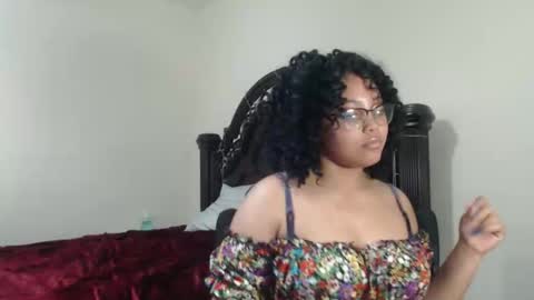 Snapshot of carmellovekisses chatting on 11.22.25 CARAMEL xoxo online show from 11.22.25