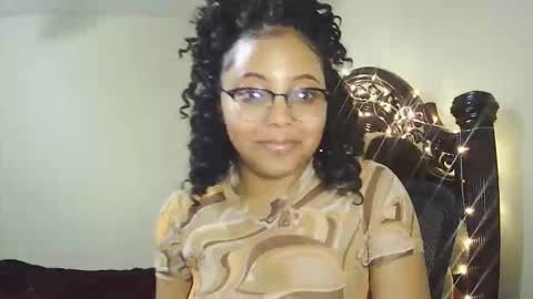 Snapshot of carmellovekisses chatting on 12.02.25 CARAMEL xoxo online show from 12.02.25