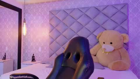 caro_adams1 online show from 11.24.25