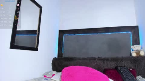 Snapshot of carol100597 chatting on 01.22.25 karol online show from 01.22.25