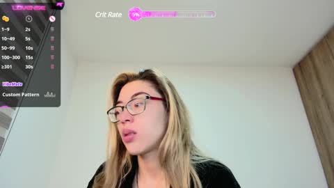 Snapshot of carolblonde chatting on 01.28.25 Char online show from 01.28.25