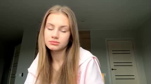 Snapshot of carolecronan chatting on 12.18.25 Lisa online show from 12.18.25