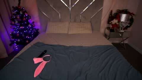 Snapshot of carolinadia chatting on 12.24.24 carolinadia online show from 12.24.24