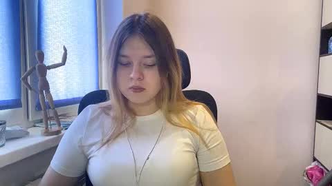 Snapshot of carolindueno chatting on 02.22.26 carolindueno online show from 02.22.26