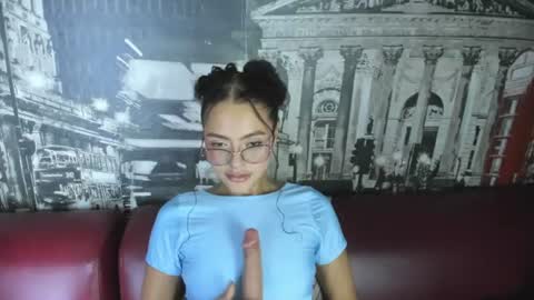 Snapshot of caroline_clark420 chatting on 07.04.26 Caroline Clark online show from 07.04.26