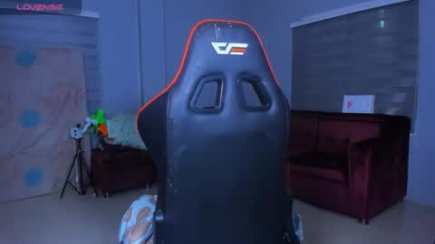 caroline_east online show from 10.08.25