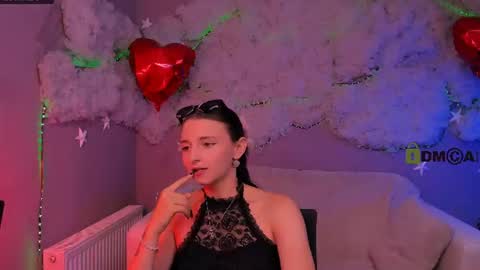 Snapshot of caroline_honeyy chatting on 07.16.26 Caroline online show from 07.16.26