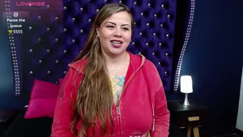 Snapshot of caroline_santana chatting on 09.11.25 CAROLINE online show from 09.11.25
