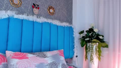 CarolineeGarcia online show from 12.26.24