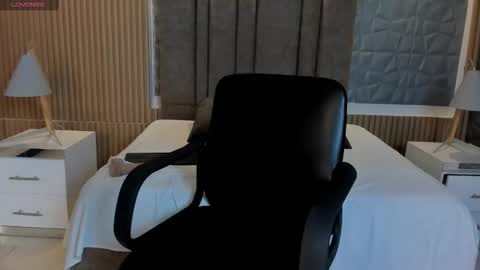 Snapshot of carolinemiller1 chatting on 11.22.25 Caro online show from 11.22.25