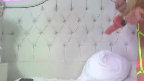 Snapshot of carolinesampaio chatting on 11.19.25 carolinesampaio online show from 11.19.25