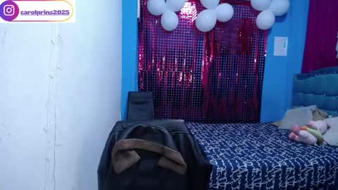 Carolinhe  online show from 04.15.26