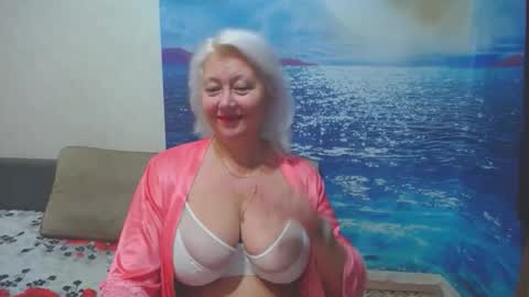 Snapshot of caroncapella chatting on 10.26.25 VicunaCool online show from 10.26.25