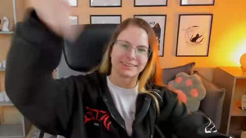 Snapshot of carrie_roses chatting on 09.12.25 carrie_roses online show from 09.12.25