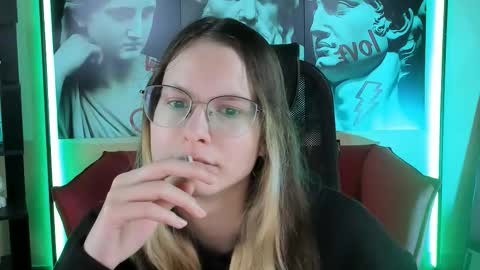Snapshot of carrie_roses chatting on 09.15.25 carrie_roses online show from 09.15.25