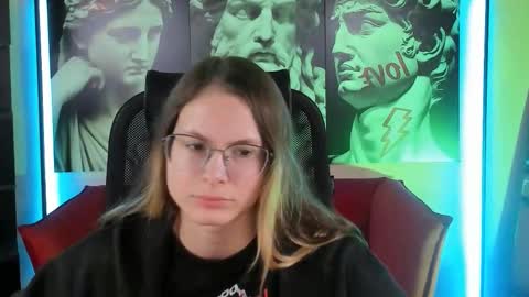 Snapshot of carrie_roses chatting on 09.16.25 carrie_roses online show from 09.16.25